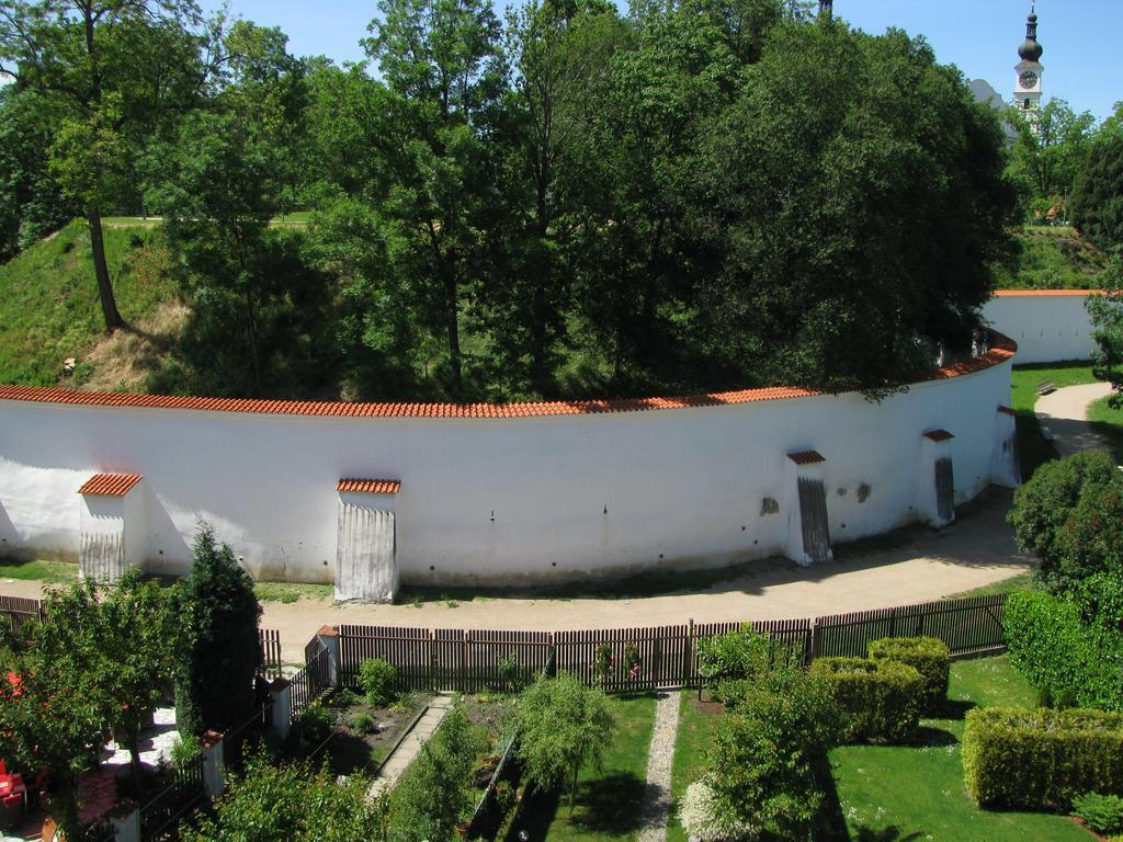 Penzion 102 Pardubice Exterior photo